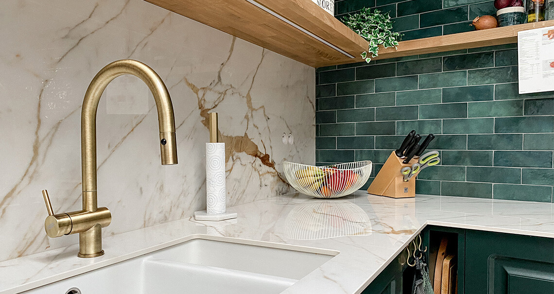 Golden White Marmer en Artisan Moss Green Wandtegel Keuken Carousel